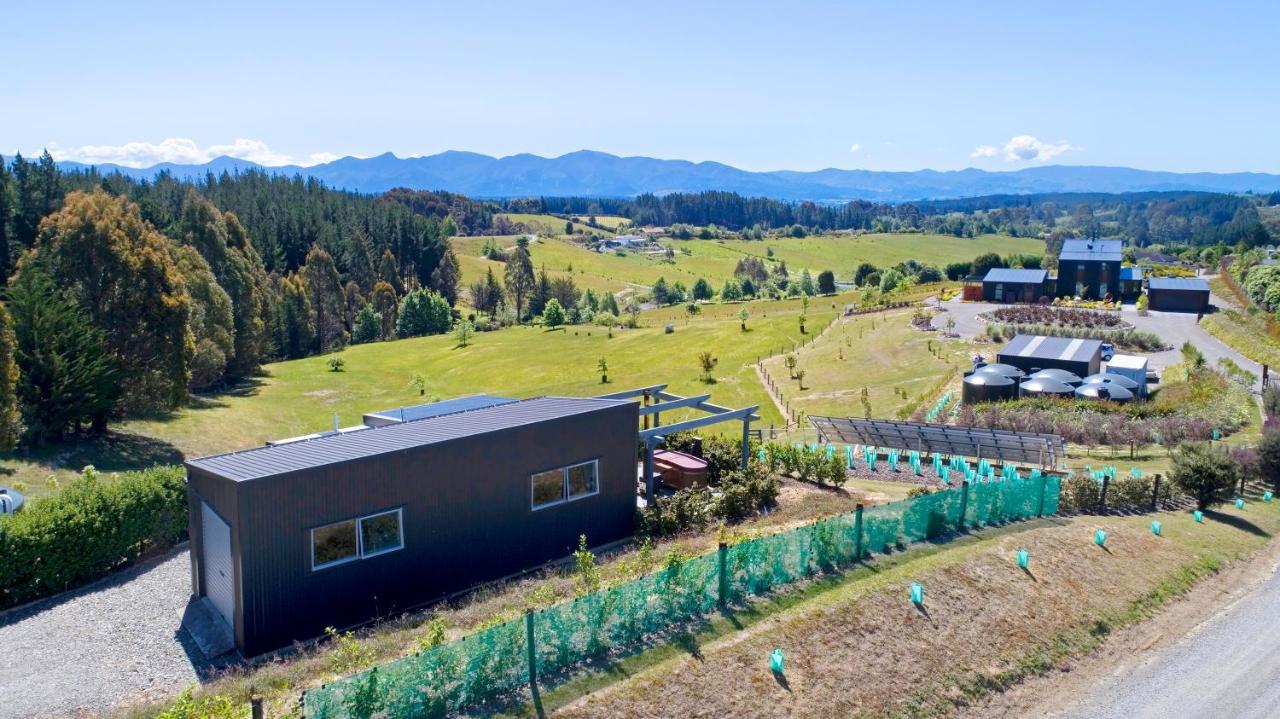 The Shed With A View Apartment Mahana ภายนอก รูปภาพ