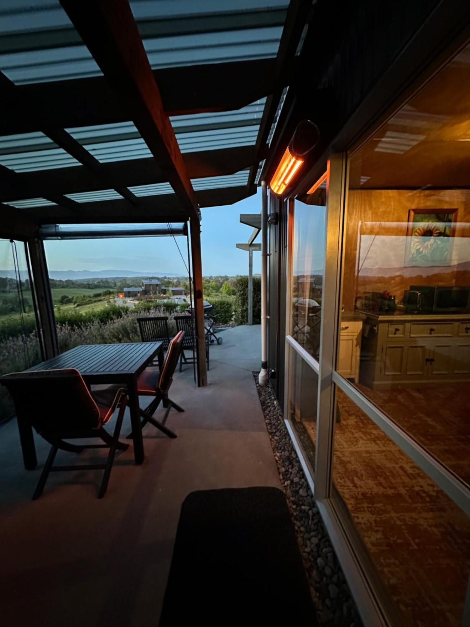 The Shed With A View Apartment Mahana ภายนอก รูปภาพ